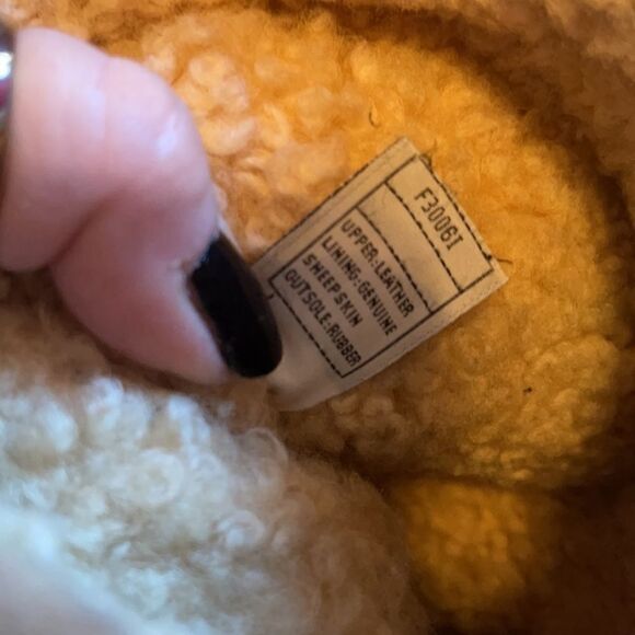 Ugg’s Ranier 5189 Limited edition Suede Eskimo boots sz 9 - Picture 11 of 11